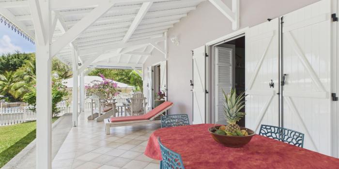 Location villa 3 chambres martinique - 1 - terasse extérieur table